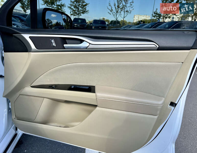 Седан Ford Fusion 2015 в Києві