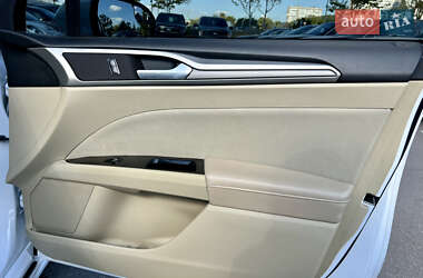 Седан Ford Fusion 2015 в 