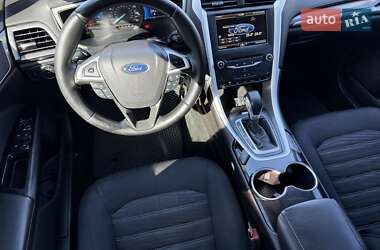 Седан Ford Fusion 2016 в 