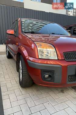 Хэтчбек Ford Fusion 2008 в 