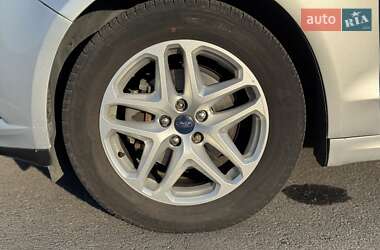 Седан Ford Fusion 2013 в 