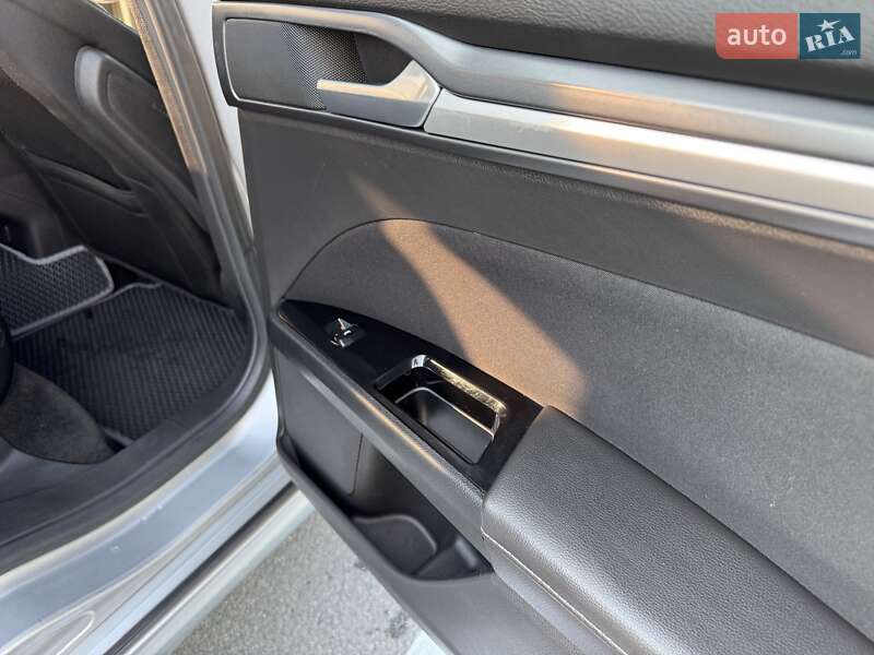Седан Ford Fusion 2013 в Днепре