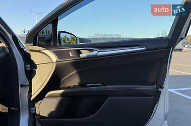 Седан Ford Fusion 2013 в 