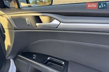 Седан Ford Fusion 2013 в 