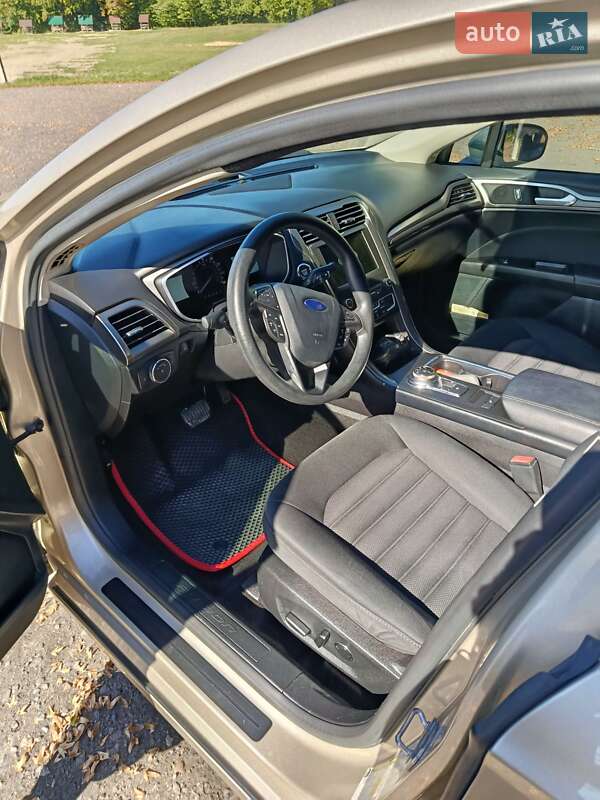 Седан Ford Fusion 2016 в Дрогобичі