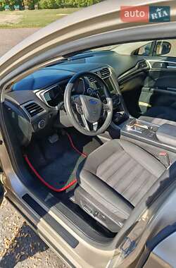 Седан Ford Fusion 2016 в 