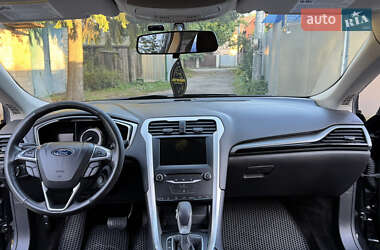 Седан Ford Fusion 2013 в 