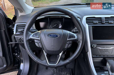 Седан Ford Fusion 2013 в 