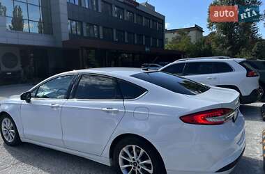 Седан Ford Fusion 2016 в 