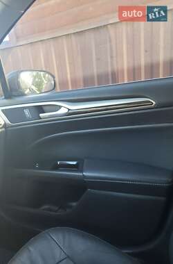 Седан Ford Fusion 2015 в 
