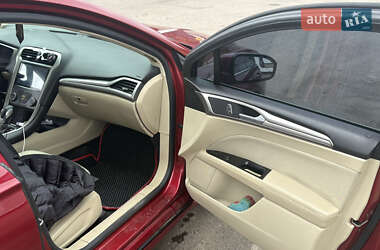 Седан Ford Fusion 2012 в 