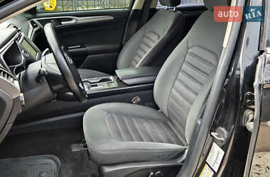 Седан Ford Fusion 2017 в 