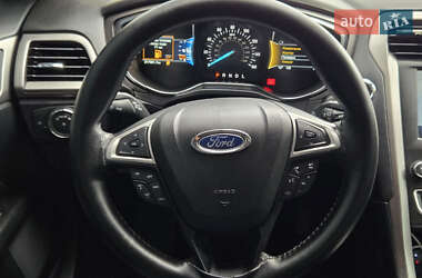 Седан Ford Fusion 2017 в 