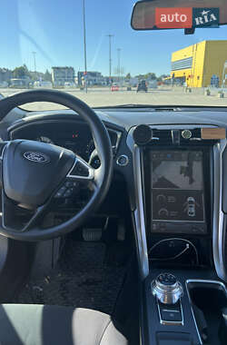 Седан Ford Fusion 2017 в 