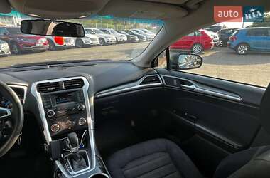 Седан Ford Fusion 2016 в 
