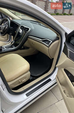 Седан Ford Fusion 2014 в 