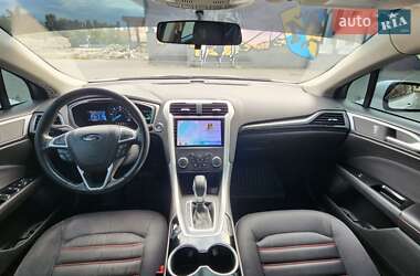 Седан Ford Fusion 2014 в 