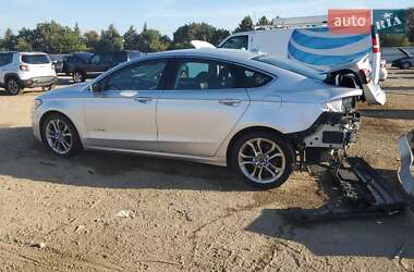 Седан Ford Fusion 2019 в 