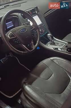 Седан Ford Fusion 2013 в 
