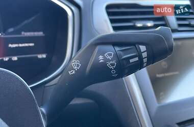 Седан Ford Fusion 2017 в 