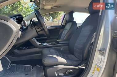 Седан Ford Fusion 2017 в 