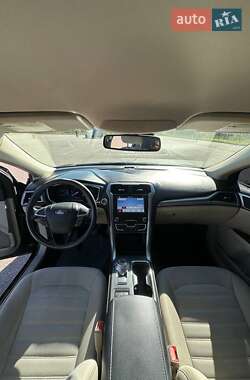 Седан Ford Fusion 2017 в 