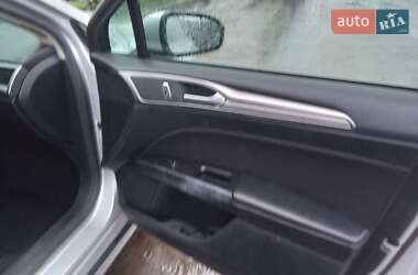 Седан Ford Fusion 2017 в 