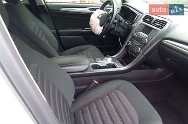 Седан Ford Fusion 2017 в 