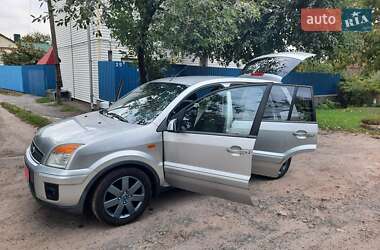 Хэтчбек Ford Fusion 2006 в 