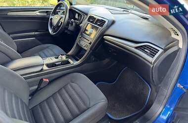 Седан Ford Fusion 2017 в 