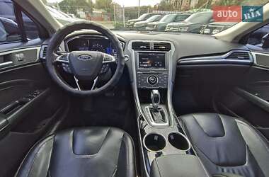 Седан Ford Fusion 2013 в 