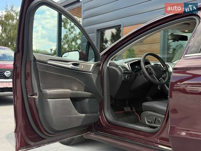 Седан Ford Fusion 2013 в Рівному