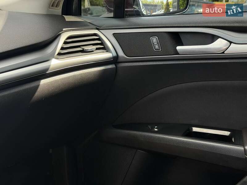 Седан Ford Fusion 2013 в Рівному