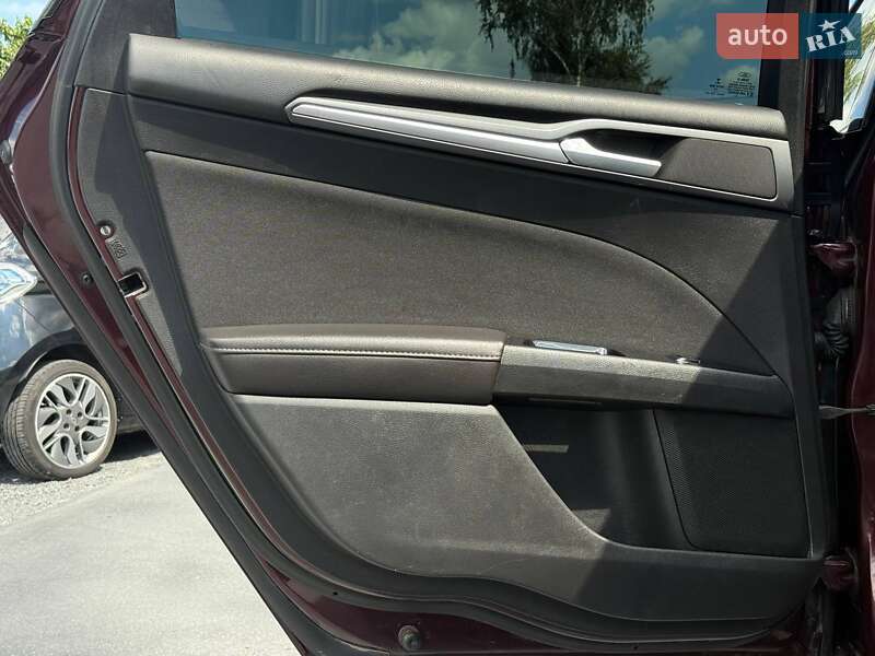 Седан Ford Fusion 2013 в Рівному