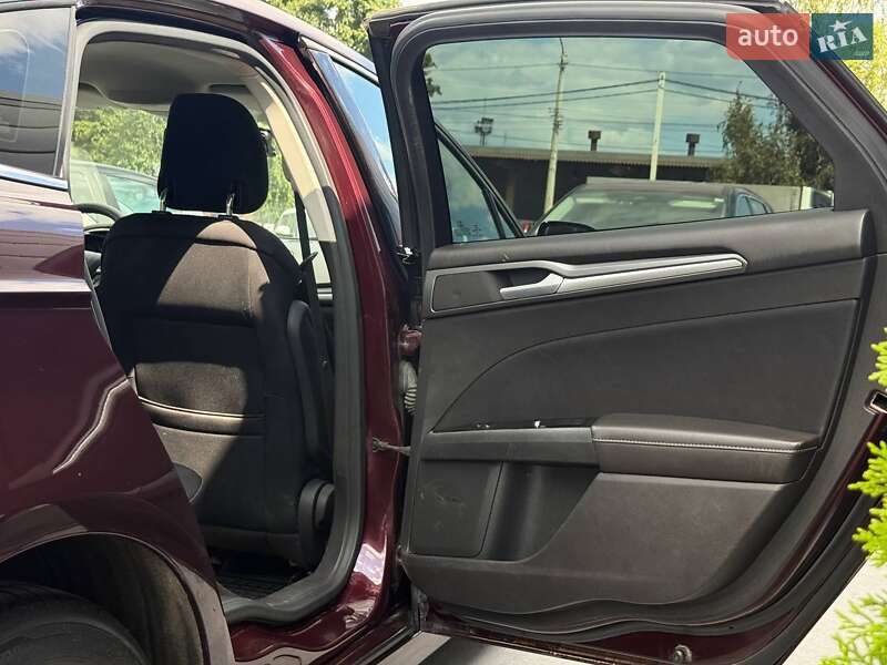 Седан Ford Fusion 2013 в Рівному