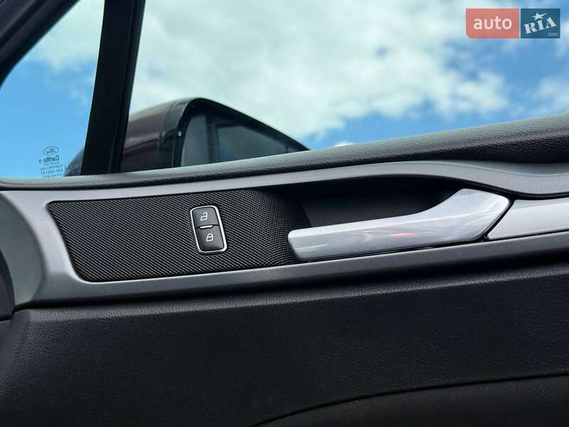 Седан Ford Fusion 2013 в Рівному