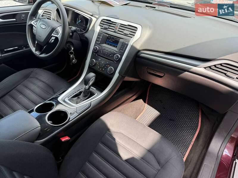 Седан Ford Fusion 2013 в Рівному