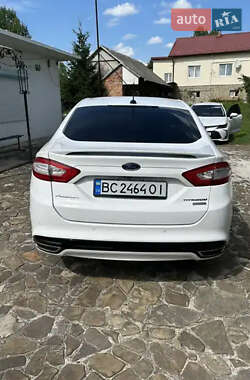 Седан Ford Fusion 2015 в 