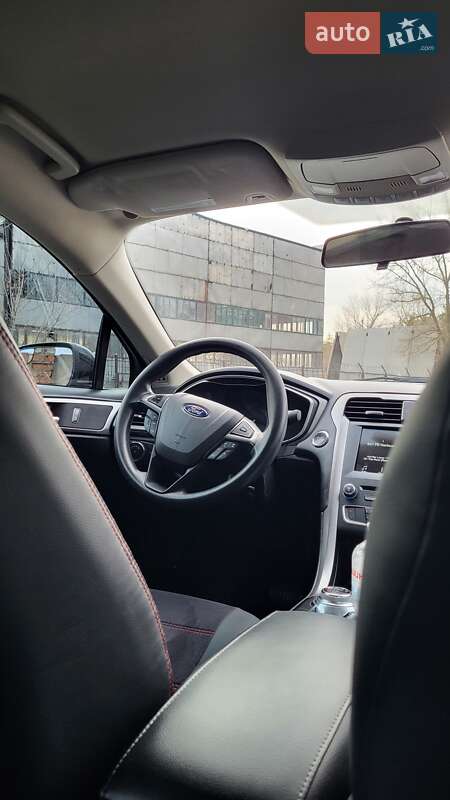 Седан Ford Fusion 2016 в Полтаві