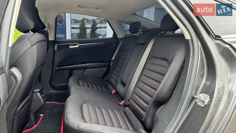 Седан Ford Fusion 2016 в Львові