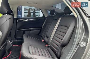Седан Ford Fusion 2016 в 