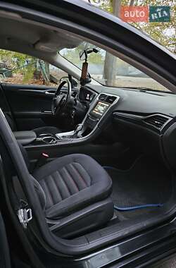 Седан Ford Fusion 2013 в 