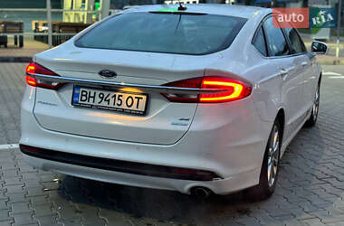 Седан Ford Fusion 2016 в 