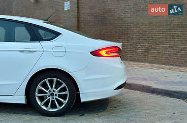 Седан Ford Fusion 2016 в 