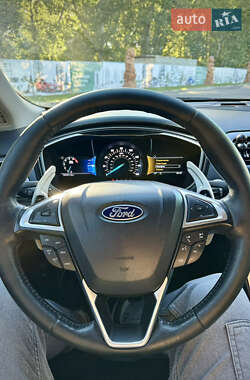 Седан Ford Fusion 2016 в 