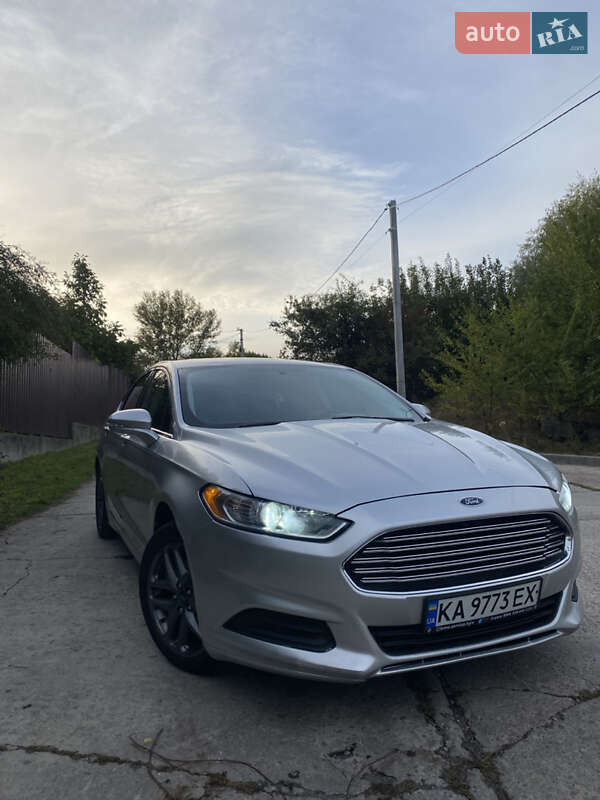Седан Ford Fusion 2014 в 