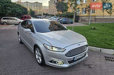Седан Ford Fusion 2015 в 