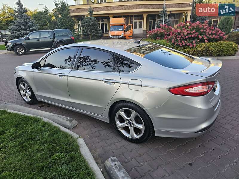 Седан Ford Fusion 2015 в Києві