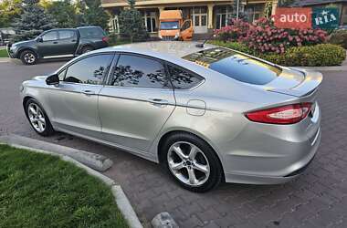 Седан Ford Fusion 2015 в 