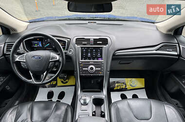 Седан Ford Fusion 2016 в 